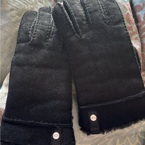 UGG Classic Black Shearling Gloves NWOT